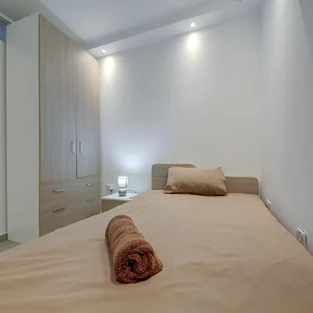 Appartement Comfortable And Well Located 3 Bedroom In Msida *