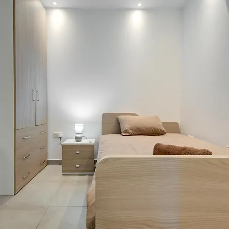 Comfortable And Well Located 3 Bedroom In Msida Апартаменты Msierah